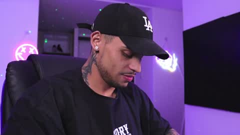 Snapshot of rausch77 chatting on January 15, 2025, 9:35 am rausch77 online show from January 15, 2025, 9:35 am