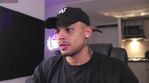 Snapshot of rausch77 chatting on March 5, 2025, 9:05 am rausch77 online show from March 5, 2025, 9:05 am