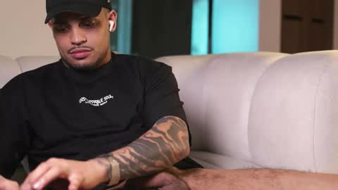 Snapshot of rausch77 chatting on December 15, 2025, 6:39 am rausch77 online show from December 15, 2025, 6:39 am