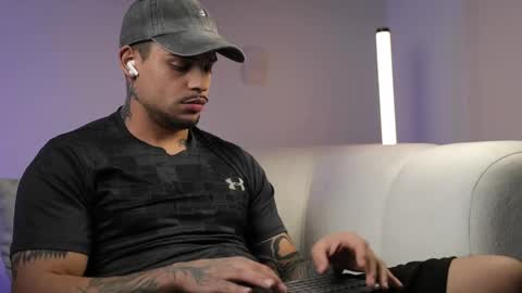 Snapshot of rausch77 chatting on February 28, 2026, 10:05 am rausch77 online show from February 28, 2026, 10:05 am