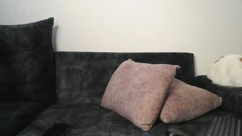 Raven online show from February 2, 2025, 11:00 pm