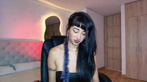 Snapshot of raven__riot chatting on November 13, 2025, 12:59 pm Raven online show from November 13, 2025, 12:59 pm