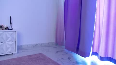Raven Foxxy online show from June 11, 2026, 6:11 am