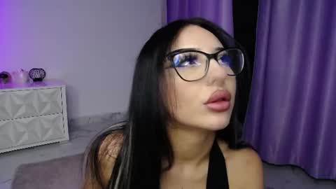 Snapshot of raven_foxxy chatting on August 6, 2026, 2:35 am Raven Foxxy online show from August 6, 2026, 2:35 am
