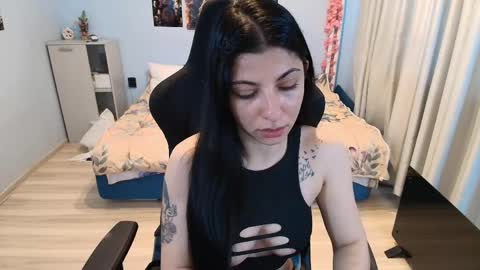 Snapshot of raven_haired_goddess chatting on May 5, 2026, 7:27 am raven_haired_goddess online show from May 5, 2026, 7:27 am