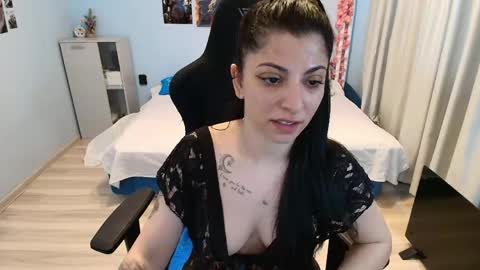 Snapshot of raven_haired_goddess chatting on May 14, 2026, 6:53 am raven_haired_goddess online show from May 14, 2026, 6:53 am