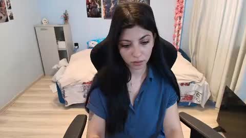 raven_haired_goddess online show from June 21, 2026, 9:23 am