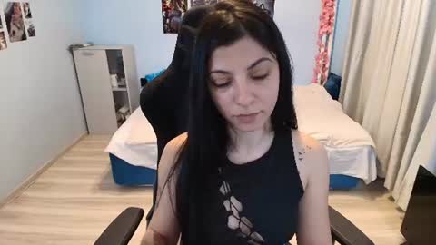 raven_haired_goddess online show from June 29, 2026, 8:09 am