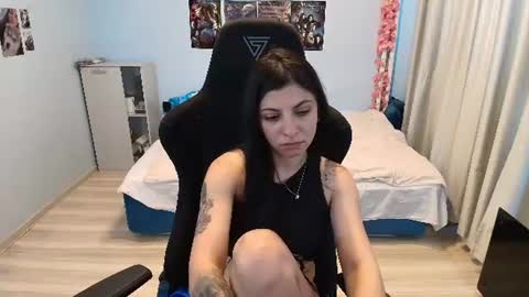 raven_haired_goddess online show from June 29, 2026, 12:16 pm