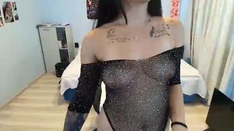 raven_haired_goddess online show from July 28, 2026, 12:48 pm