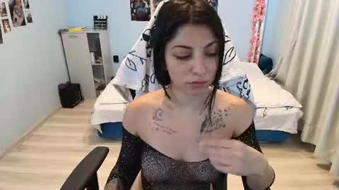 raven_haired_goddess online show from August 4, 2026, 7:55 am