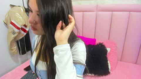 Snapshot of raven_loove chatting on May 8, 2026, 7:52 pm raven_loove online show from May 8, 2026, 7:52 pm