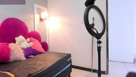 Snapshot of raven_loove chatting on May 12, 2026, 5:10 pm raven_loove online show from May 12, 2026, 5:10 pm