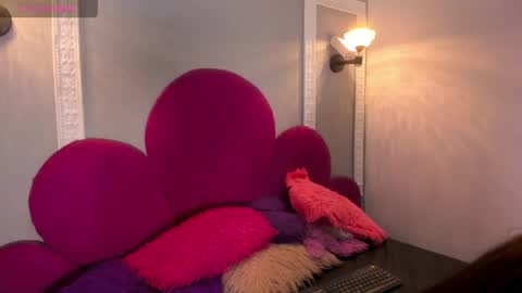 Snapshot of raven_loove chatting on May 22, 2026, 8:36 pm raven_loove online show from May 22, 2026, 8:36 pm