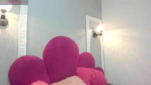 Snapshot of raven_loove chatting on May 25, 2026, 6:14 pm raven_loove online show from May 25, 2026, 6:14 pm