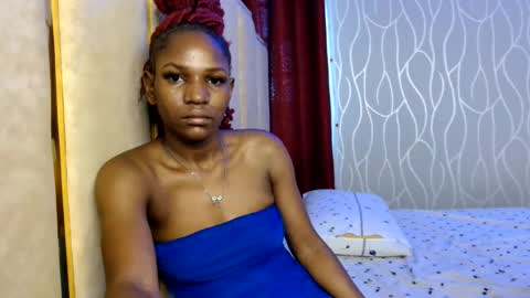 Snapshot of raven_luxe chatting on June 1, 2026, 12:18 pm Raven online show from June 1, 2026, 12:18 pm