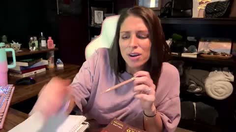 Snapshot of raven_ravish chatting on March 10, 2025, 1:23 am raven_ravish online show from March 10, 2025, 1:23 am