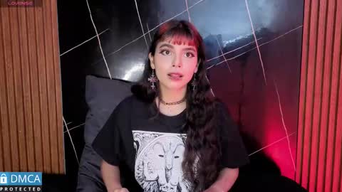 raven_rox_ online show from November 24, 2025, 3:39 am