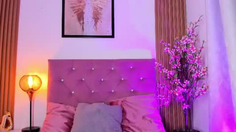 ravena_queen online show from June 15, 2026, 1:08 am