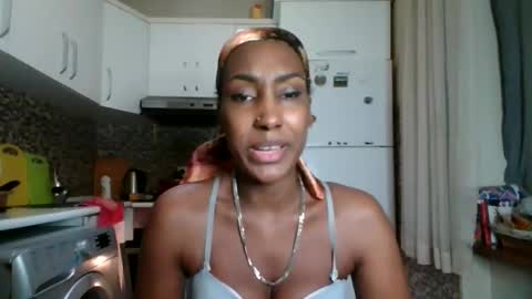 ravenbby online show from April 21, 2026, 8:44 pm