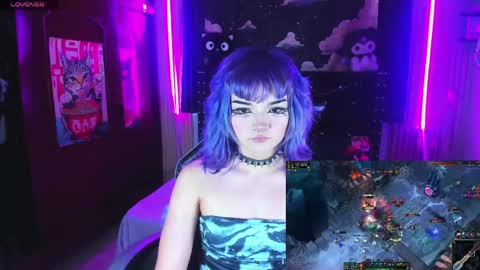 Snapshot of ravencollen chatting on May 16, 2026, 7:45 pm ravencollen online show from May 16, 2026, 7:45 pm