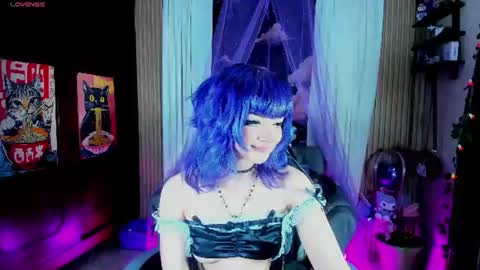 Snapshot of ravencollen chatting on June 17, 2026, 8:10 pm ravencollen online show from June 17, 2026, 8:10 pm