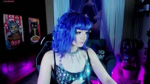 Snapshot of ravencollen chatting on June 18, 2026, 9:19 pm ravencollen online show from June 18, 2026, 9:19 pm