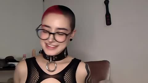 ravendarkness_ online show from February 20, 2025, 12:08 am