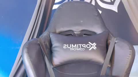 Snapshot of ravennmoonn chatting on September 22, 2025, 9:17 pm Raven online show from September 22, 2025, 9:17 pm