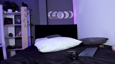 Raven Witch online show from January 19, 2025, 3:39 am