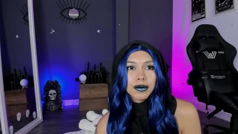 Snapshot of ravenwitch_ chatting on June 4, 2026, 8:04 pm Raven Witch online show from June 4, 2026, 8:04 pm
