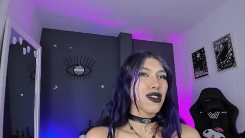 Snapshot of ravenwitch_ chatting on June 10, 2026, 8:19 pm Raven Witch online show from June 10, 2026, 8:19 pm