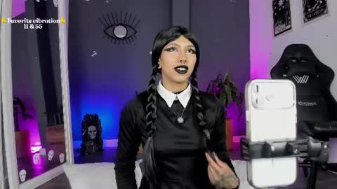 Snapshot of ravenwitch_ chatting on June 27, 2026, 12:33 pm Raven Witch online show from June 27, 2026, 12:33 pm