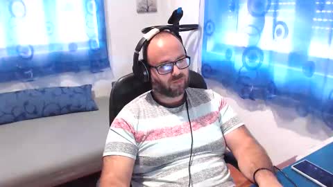 ravingr3d3 online show from October 2, 2025, 8:54 am