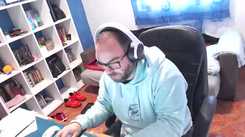 ravingr3d3 online show from December 3, 2025, 9:51 am