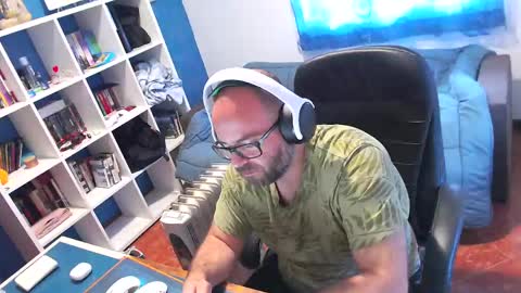 ravingr3d3 online show from April 24, 2026, 8:28 am