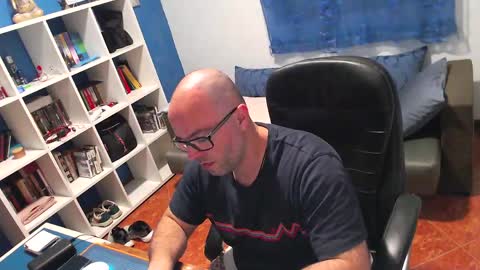 ravingr3d3 online show from April 26, 2026, 9:56 pm