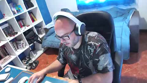 ravingr3d3 online show from April 30, 2026, 8:31 am