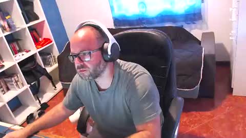Snapshot of ravingr3d3 chatting on June 9, 2026, 8:04 am ravingr3d3 online show from June 9, 2026, 8:04 am