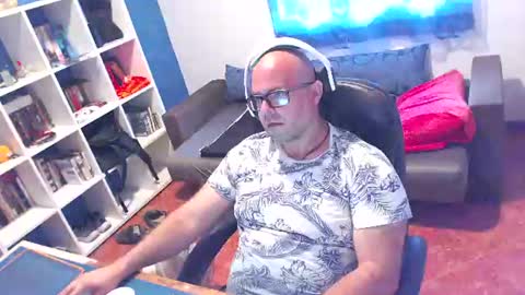 Snapshot of ravingr3d3 chatting on June 15, 2026, 10:28 am ravingr3d3 online show from June 15, 2026, 10:28 am