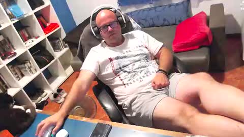 Snapshot of ravingr3d3 chatting on June 15, 2026, 10:45 pm ravingr3d3 online show from June 15, 2026, 10:45 pm