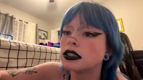 Snapshot of ravyn_xoxo chatting on November 19, 2025, 6:52 pm Ravynn 3 online show from November 19, 2025, 6:52 pm