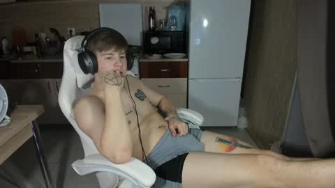 Snapshot of ray_hill chatting on December 1, 2024, 9:15 pm Ray online show from December 1, 2024, 9:15 pm