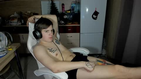 Snapshot of ray_hill chatting on December 24, 2024, 2:43 am Ray online show from December 24, 2024, 2:43 am