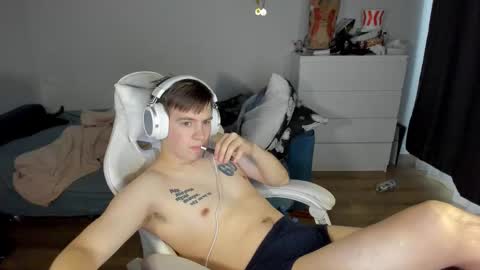 Snapshot of ray_hill chatting on September 19, 2025, 12:50 pm Ray online show from September 19, 2025, 12:50 pm