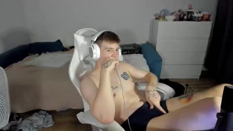 Snapshot of ray_hill chatting on October 10, 2025, 9:47 pm Ray online show from October 10, 2025, 9:47 pm