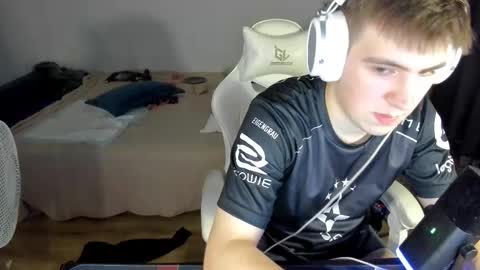 Snapshot of ray_hill chatting on October 14, 2025, 8:42 pm Ray online show from October 14, 2025, 8:42 pm