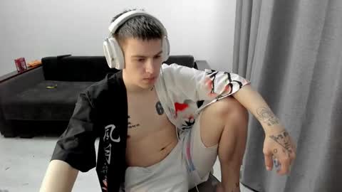 Snapshot of ray_hill chatting on March 31, 2026, 4:35 am Ray online show from March 31, 2026, 4:35 am