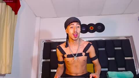 Snapshot of raydevil_ chatting on February 19, 2025, 2:55 pm Rayn online show from February 19, 2025, 2:55 pm