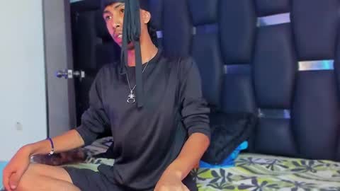 Snapshot of raydevil_ chatting on November 24, 2025, 6:29 pm Rayn online show from November 24, 2025, 6:29 pm